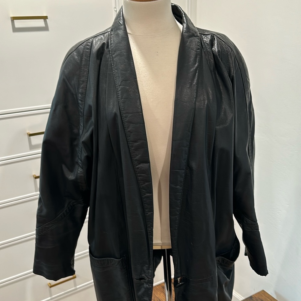 True vintage oversized leather jacket, from the 80s, very cool
